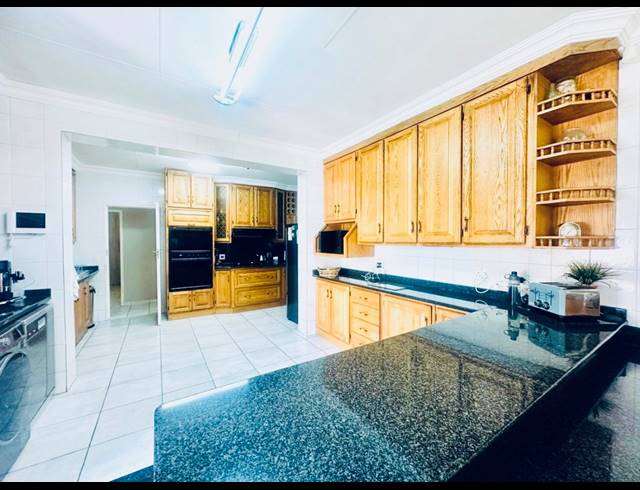 3 BEDROOM FREEHOLD FOR SALE IN BRACKENHURST